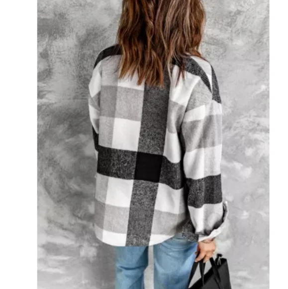 New boutique plaid shacket - Picture 4 of 8